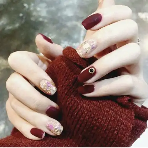 小仙女们最爱的酒红色美甲都在这高级时髦美得没话说