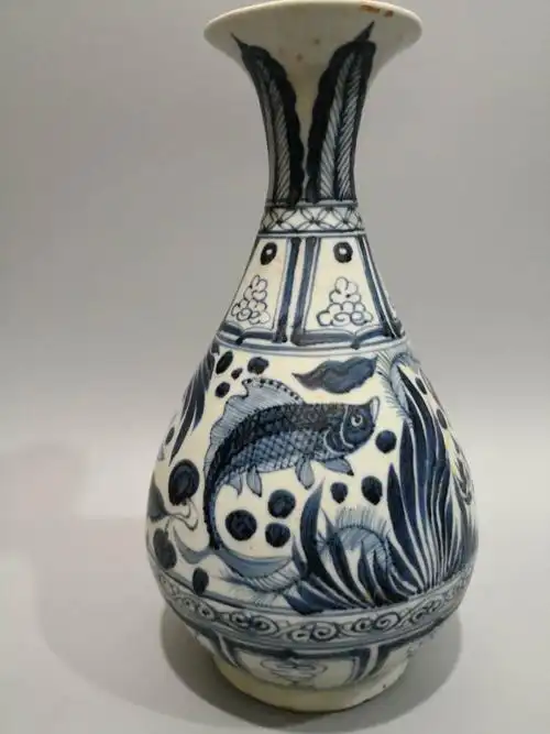 精品:元青花鱼藻纹玉壶春瓶.