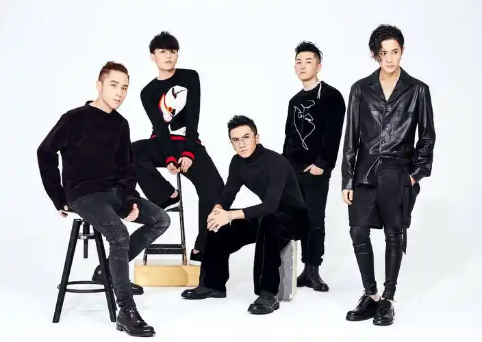 男团是中国内地唱跳组合,由 a href="#">王一浩 /a>, a href="#">