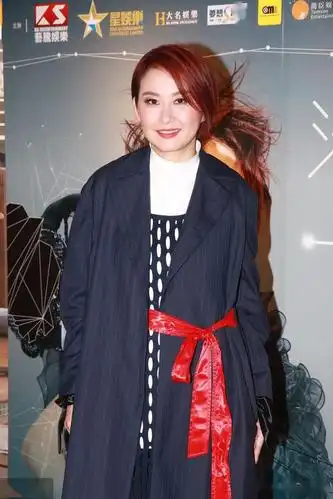 汤宝如显富态了女人味十足颜值还是出众