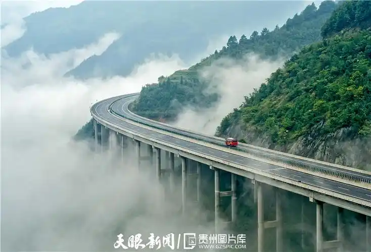 贵州风物志·桥丨这里的高速公路桥巧夺天工
