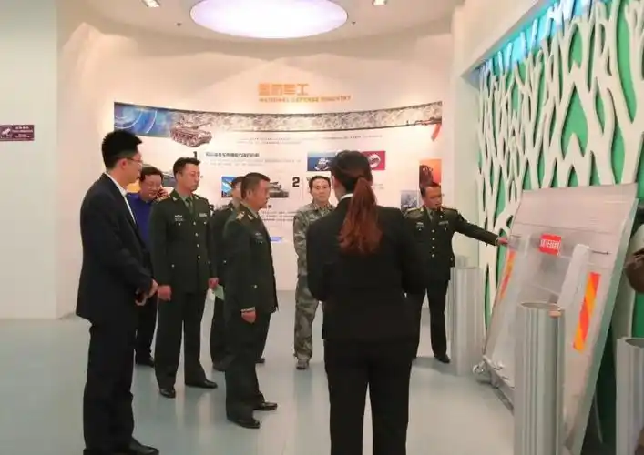 【军民融合】潍坊军分区司令员薛晓鹏一行来到华建铝业集团考察调研