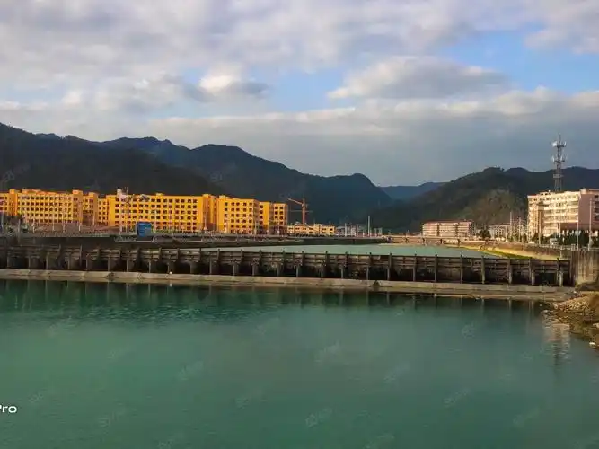 02km丽水市青田县新湖街高湖镇中心小学东北侧约170米b中国邮政(湖山