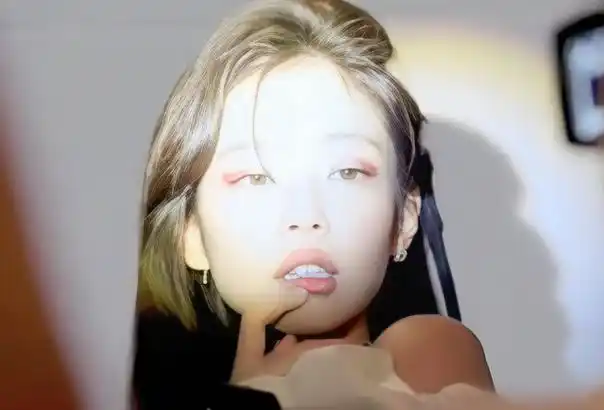 jennie照片