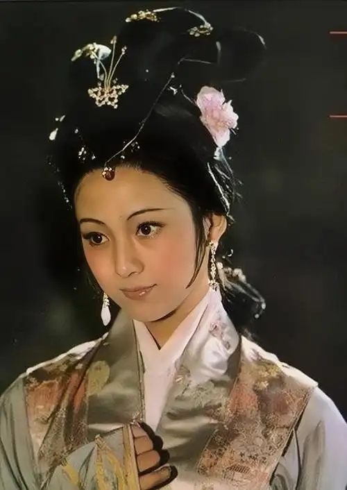 看了董智芝30年前的状态,我发现,80年代"美人骨相"名不虚传_腾讯新闻