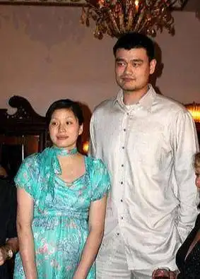 妻子叶莉:床中间必须留条缝!_时候_体重_女儿