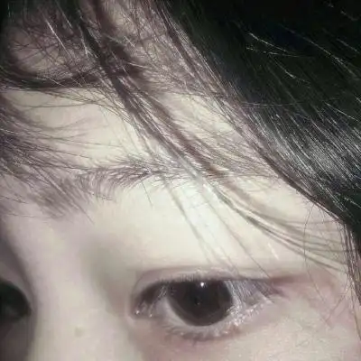 白灏宇女生头像部位眼睛伤感