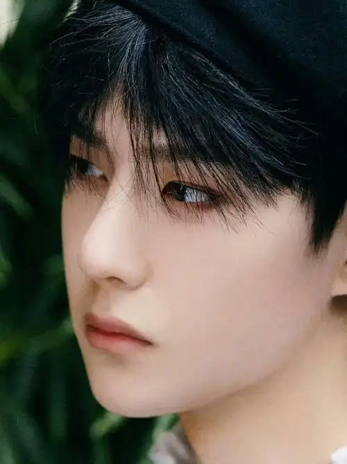 有一双遗传了妈妈的,美丽的丹凤眼,竟然这么关注王一博,不如4