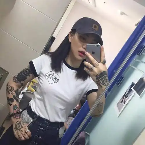 潮人这个纹身师小姐姐做你女票你要不要