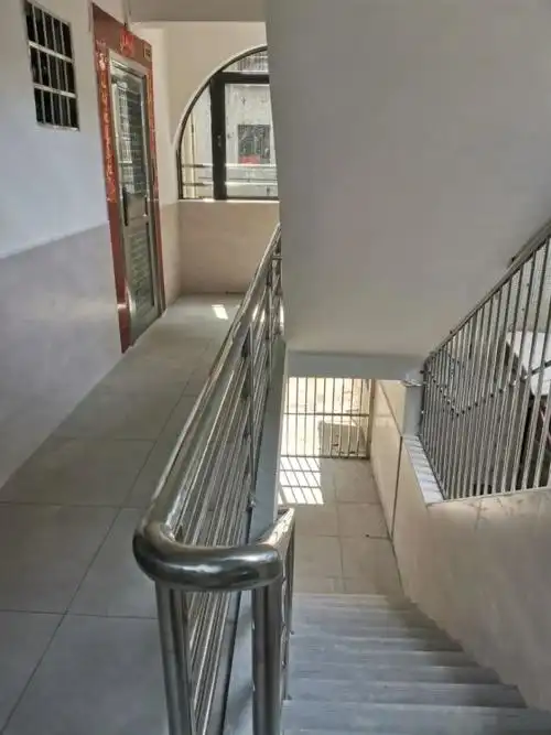 两个月,这一老旧楼道变身"美丽楼道"!