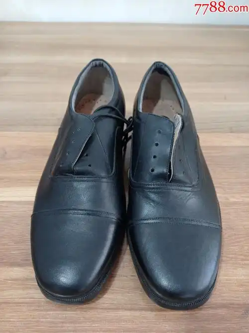 全新全品三接头皮鞋
