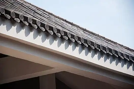 仿古造型的斜顶建筑屋檐
