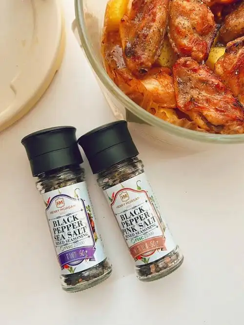 起来的味道区别不大,由玫瑰盐/海盐,黑胡椒,薄荷叶,罗勒碎,牛至碎混合