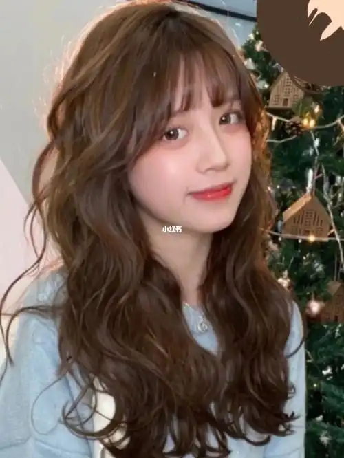 甜美可爱风的法式烫发来啦中长发发型