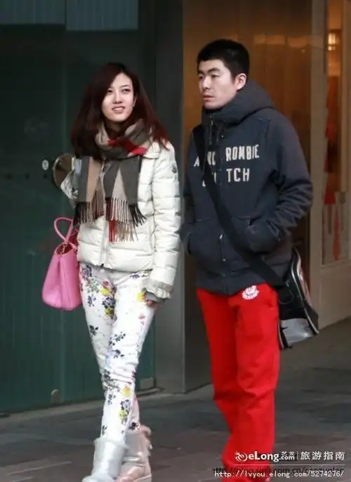 街拍:颀长匀称紧绷的撩人美腿, 曹作兰旅游攻略