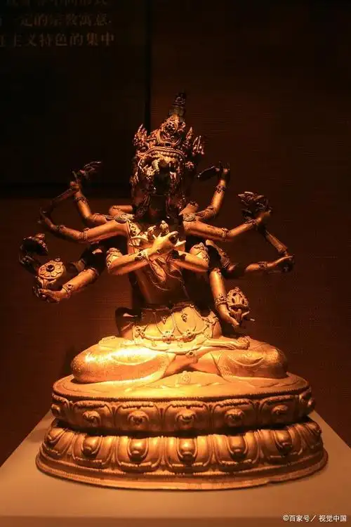 欢喜佛,又称双身佛,本尊双运,父母佛相等,是一种男女面对面交欢的佛像