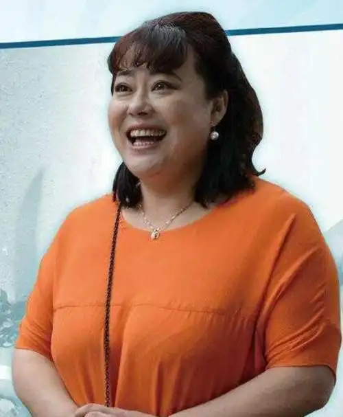 李菁菁三婚嫁小22岁男友被500位导演封杀如今苦尽甘来