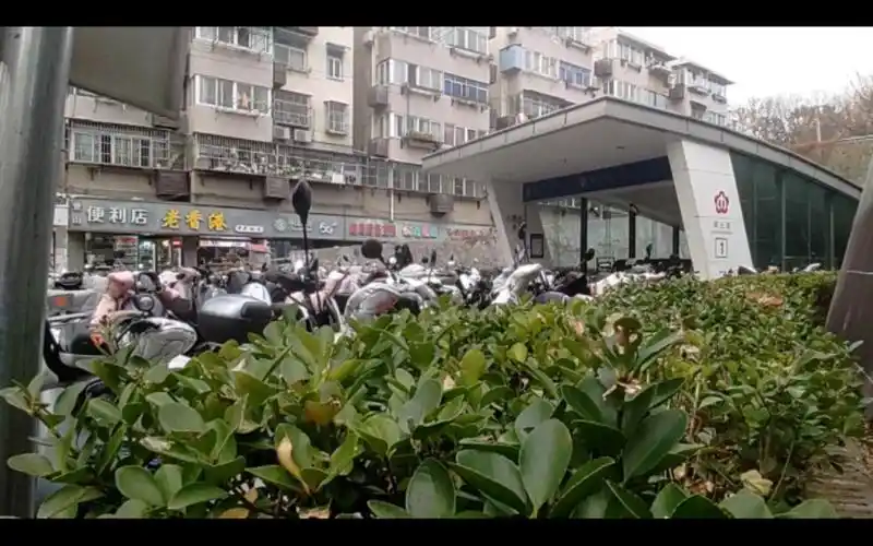 南京坐了个地铁4号线蒋王庙 距离之前拍的聚宝山站不是特别远 4号线报