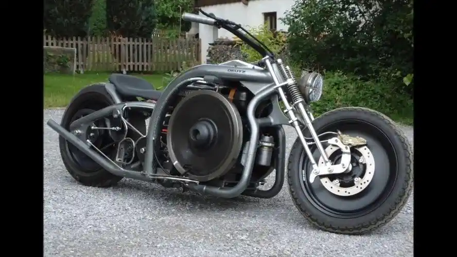 大飞轮!摇机把子. 来自复古摩托车改装 - 微博