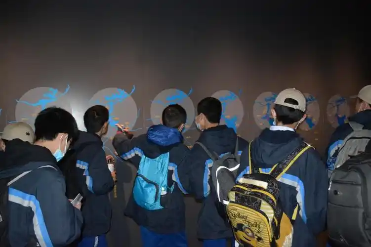 南昌一中组织初一初二年级前往南昌现代海昏侯国遗址公园开展研学活动