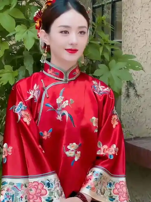 赵丽颖端午旗袍营业照再出圈:传统文化宣传小能手而已!