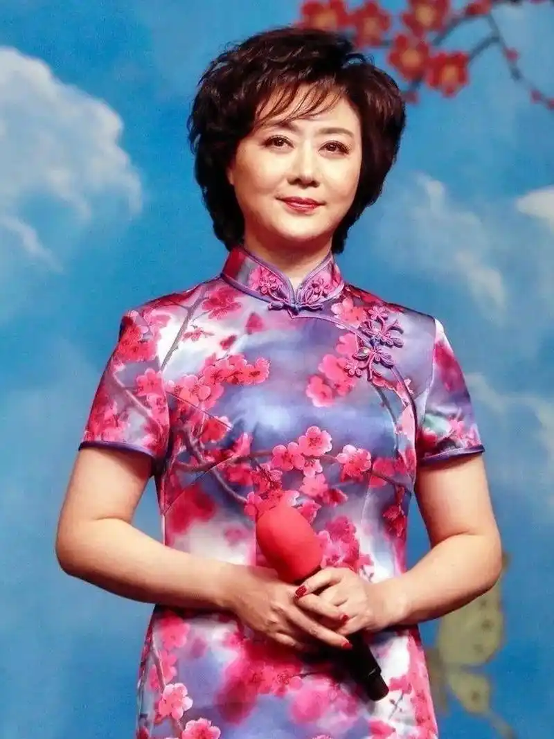 [鲜花][鲜花][鲜花] 李胜素清亮含蓄,华丽温婉的嗓音,征服了观众,为