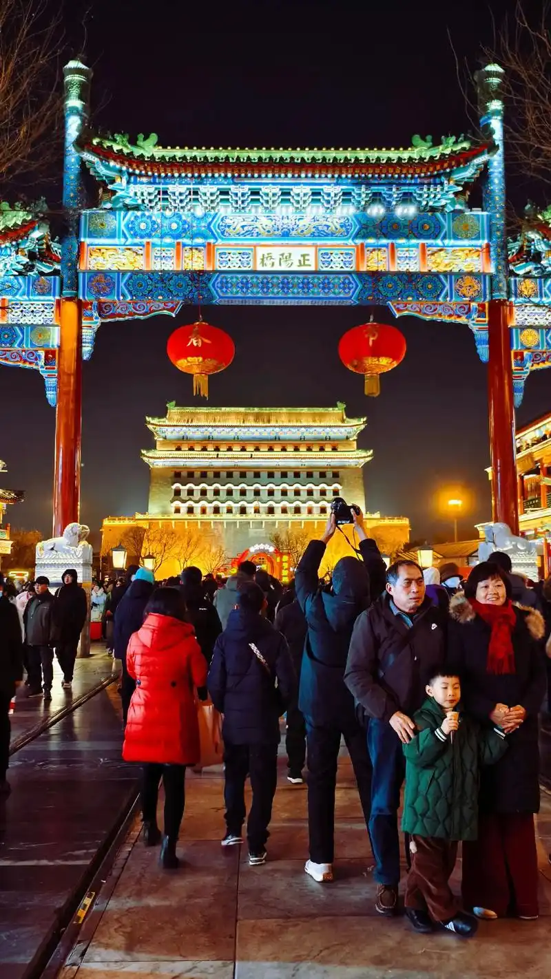 来前门大街感受老北京过年氛围.