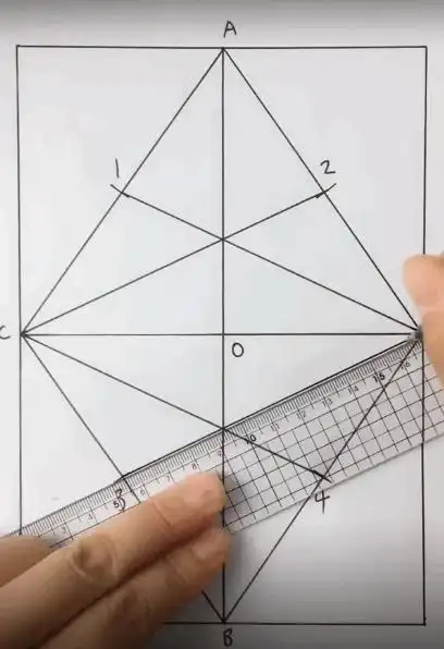 1,准备一张纸,画一个长方形,圈出四个小长方形,标注点a,b,c,d和中心点