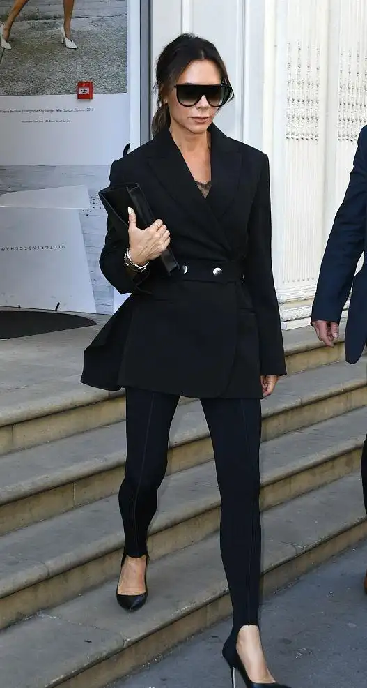 贝嫂维多利亚穿西装攻气足