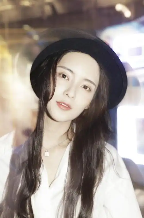 孙安可图片     孙安可黑白时尚写真图片