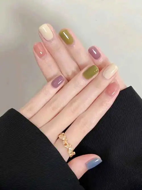 跳色纯色美甲图片