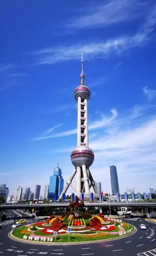 陆家嘴必打卡处东方明珠,每次来上海必定要看看她的英姿