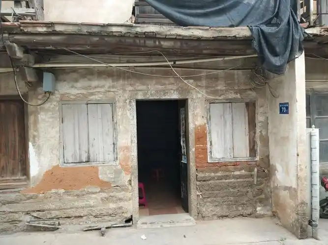 海沧新街70号破旧的老房子成危房告急,翻建修复一一旧貌换新颜!
