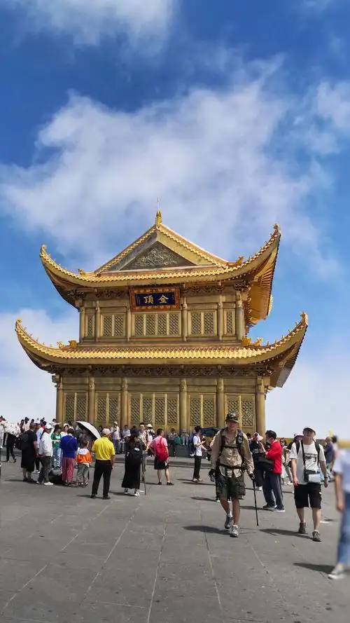 四川峨眉山金顶峨眉山顶海拔高度3千多米