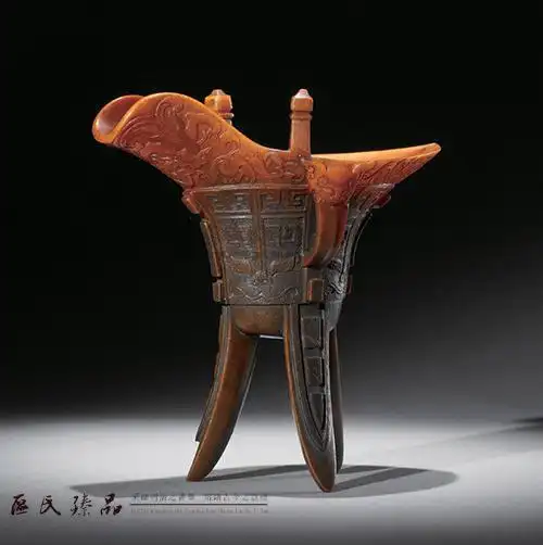 清康熙 御制犀角"苍龙教子"三足爵杯