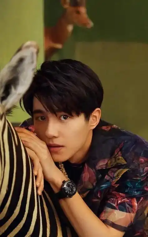 中国六大百亿票房男演员草根逆袭成影帝年仅23岁获奖无数