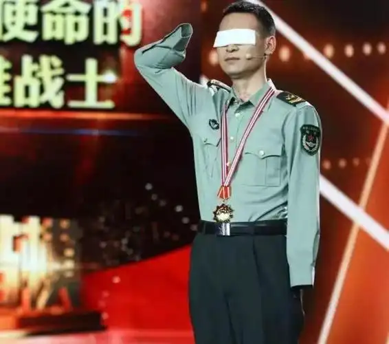 排雷英雄杜富国保护战友失去双臂双眼现在生活如何了