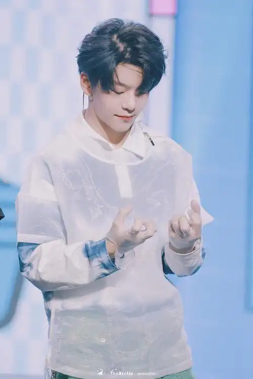 鑫隆[超话]##贺鑫隆 侵略型艺术品