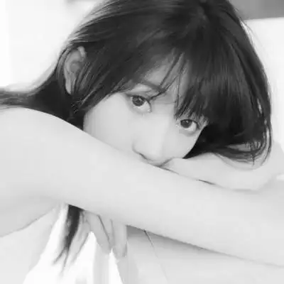 黑白美女头像时尚