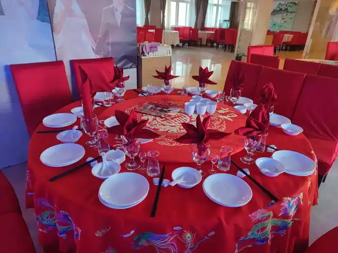 婚宴主桌可喜庆