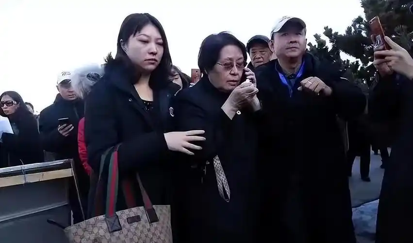 央视一哥赵忠祥去世前将5亿财产交付倪萍老婆的坚持让人爆哭