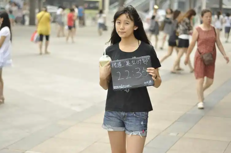 天津美女时钟-梁辰