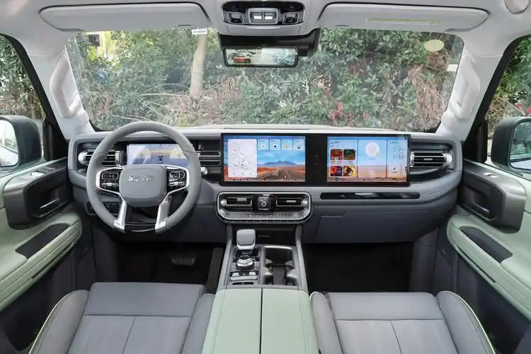 定位硬派suv,配备分时四驱系统,北京汽车bj40