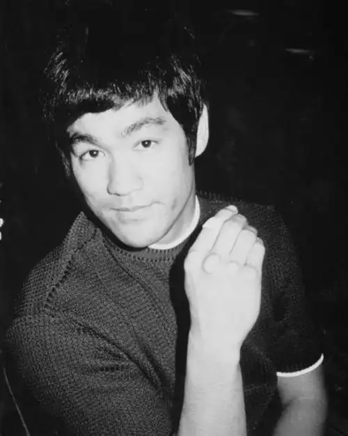 你收藏过哪些李小龙的经典照片?