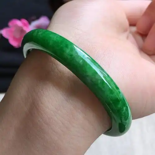 翡翠细糯种豆绿贵妃手镯52mm