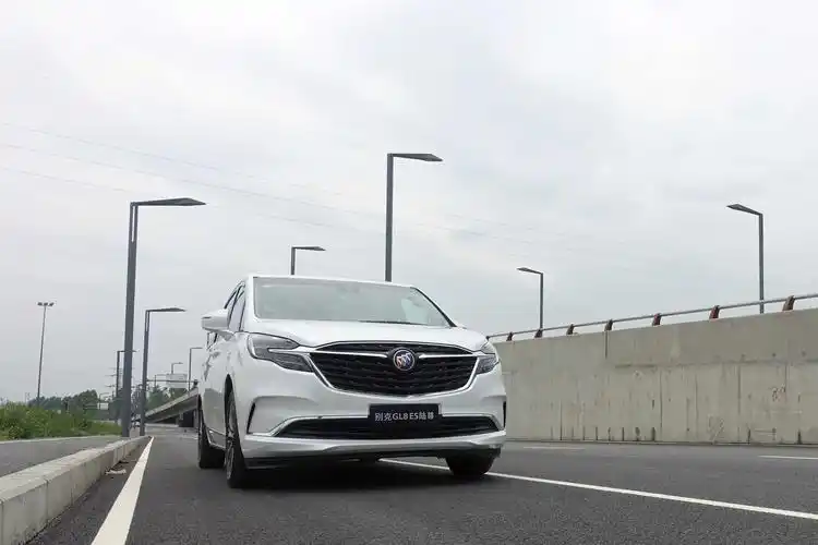 新款别克gl8,首款搭载v2x的mpv