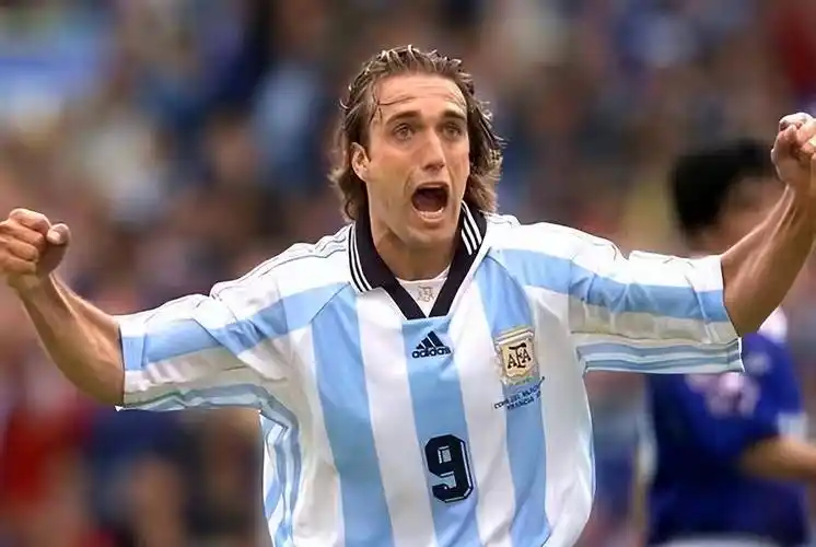 阿根廷版关二爷,巴蒂斯图塔配罗纳尔多是最强的锋线组合没有之一_战神