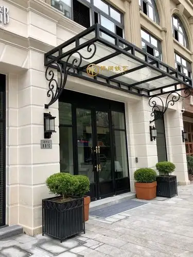 美兰湖别墅高端铁艺雨棚——上海伟阔别墅门楼梯