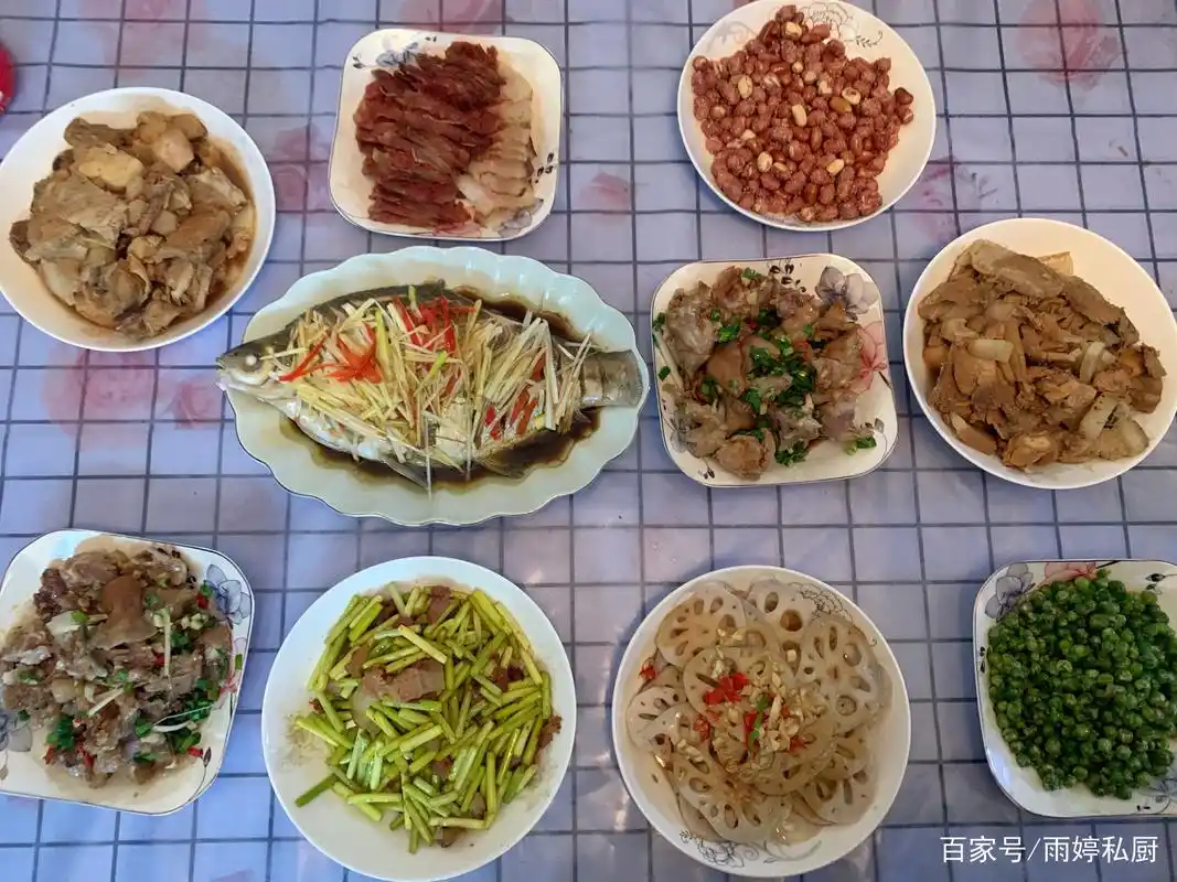 弟媳做了一桌菜,家里有啥做啥,南北混搭的家常菜,节俭过新年