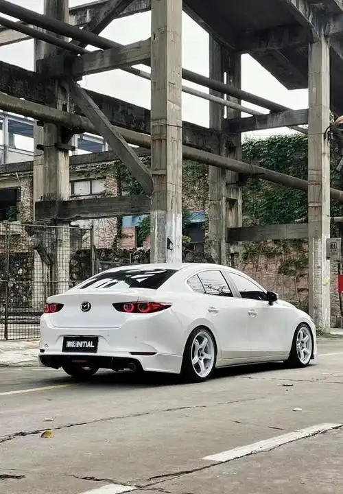 白武士"姿态风的马自达昂克赛拉,星之卡比的涂装很"斩女"